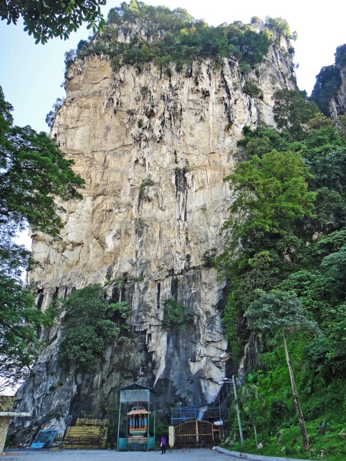 batu caves temple kuala Lumpur with backpackies